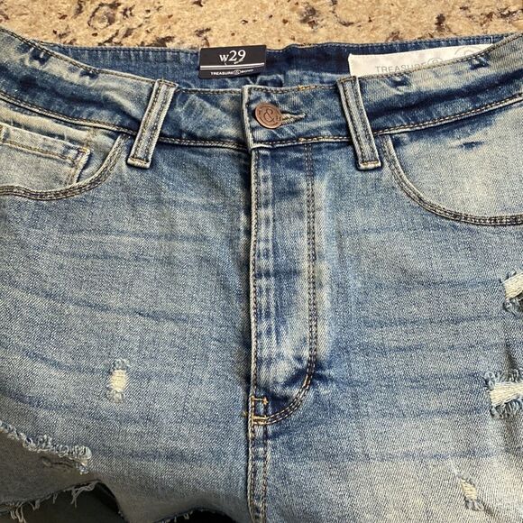 NWT Treasure & Bond Foster Boyfriend High Rise Distressed
Cutoff Shorts - Picture 4 of 8